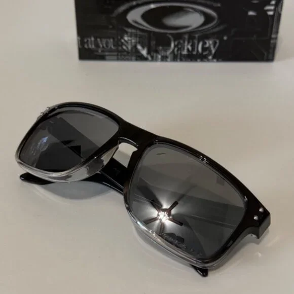 Oakley Holbrook Two Tone Polished Dark Ink Fade 9102 POLARIZED Silver - Picture 4 of 8